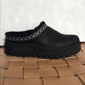 SKECHERS Shindigs Comfy Hour Clogs w. Faux  Sherpa Lining Black Size 7.5